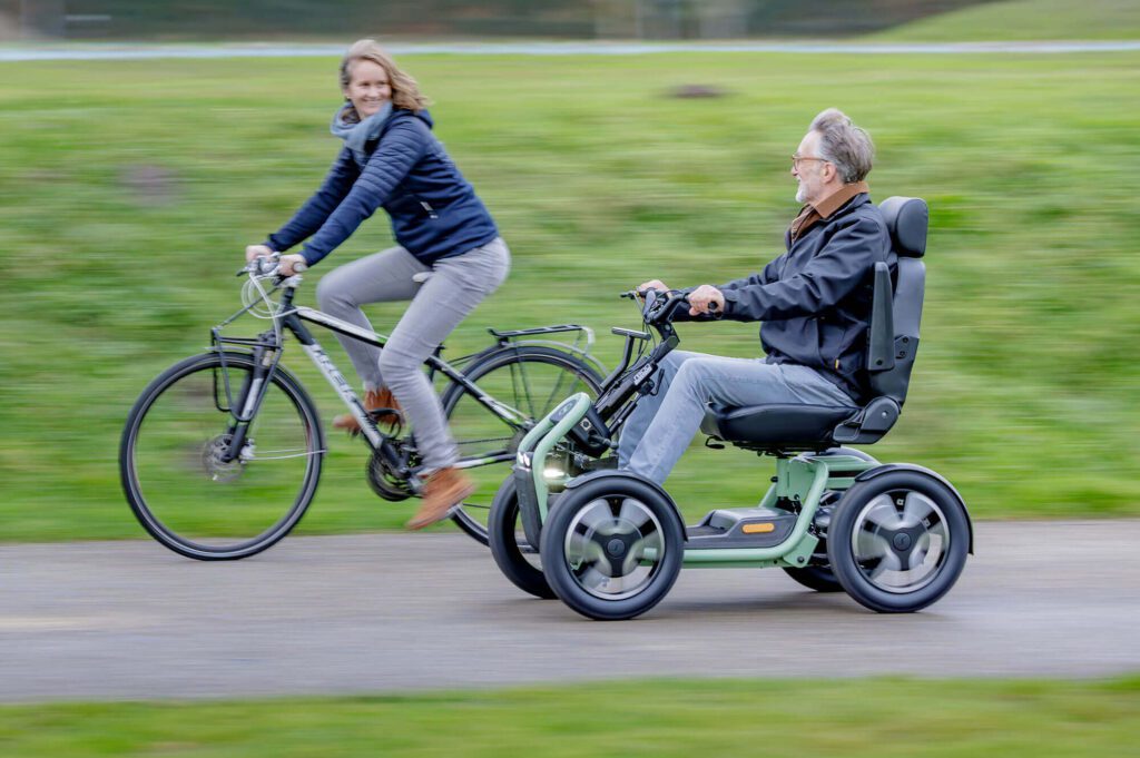 elektromobil-hamburg-seniorenmobil-sterling-s800-by-scoozy-scooter